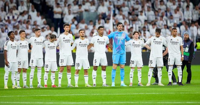 清晨皇家马德里备战欧超杯,门线救险细节曝光,更衣室稳定,团队化学反应显著的简单介绍 清晨皇家马德里备战欧超杯,门线救险细节曝光,更衣室稳定,团队化学反应显著的简单介绍