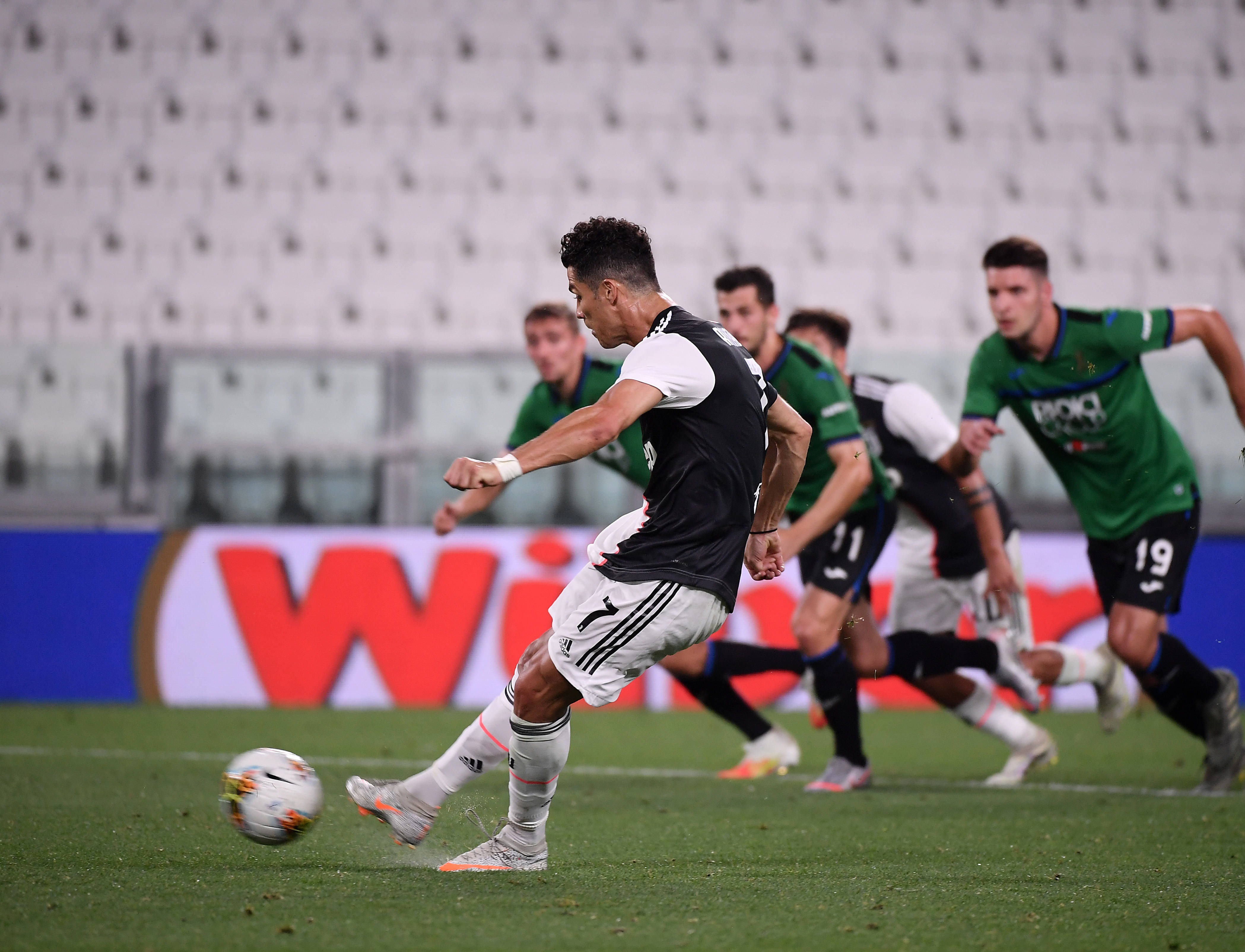 九游娱乐-葡超赛程吃紧，亚特兰大国际比赛日绝杀压哨，引发热议，轮换策略成焦点的简单介绍